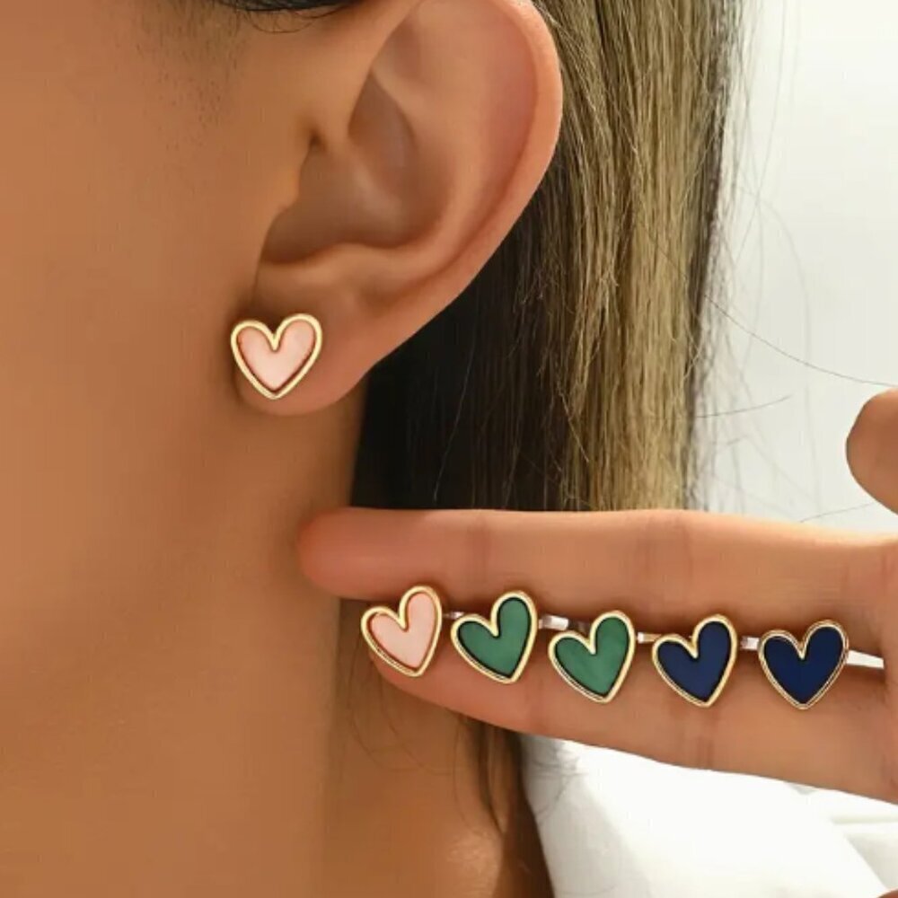 💚 Gold heart stud style earrings - Various colours